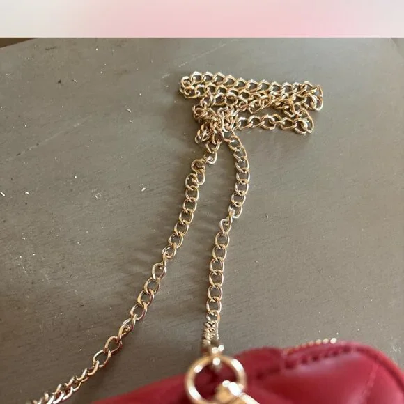 RED QUILTED PURSE WITH HANDLE - Picture 2 of 4